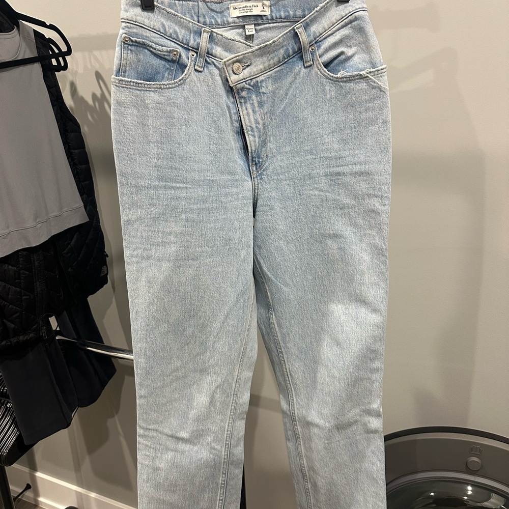 Abercrombie Curve Love 90s Straight Jean 29L